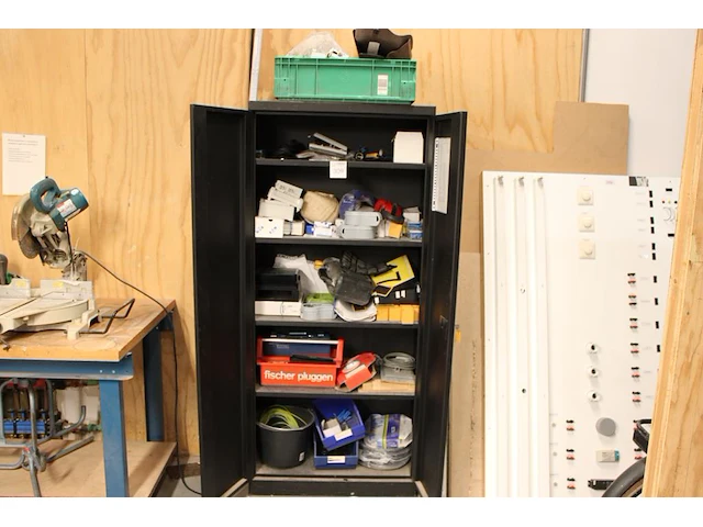 Inhoud magazijnkast m308 w.o. kabel, touw installatieproducten en gereedschappen. - afbeelding 2 van  5