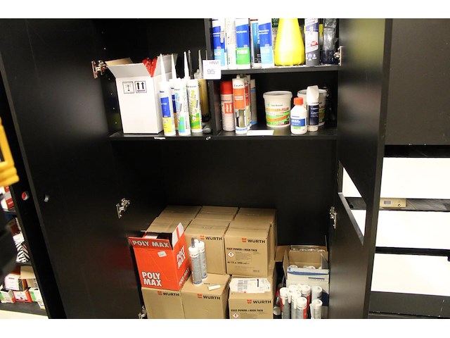 Inhoud magazijnkast w.o. kitten en tape - afbeelding 1 van  5