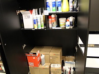 Inhoud magazijnkast w.o. kitten en tape - afbeelding 1 van  5