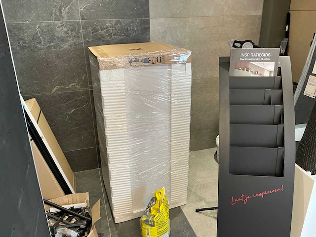 Inhoud magazijnruimte - afbeelding 5 van  8