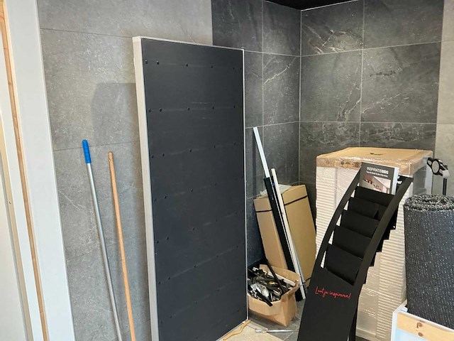 Inhoud magazijnruimte - afbeelding 6 van  8