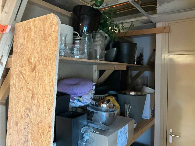 Inhoud magazijnruimte - afbeelding 3 van  24