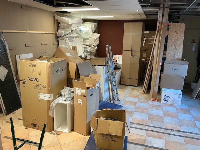 Inhoud magazijnruimte - afbeelding 12 van  24