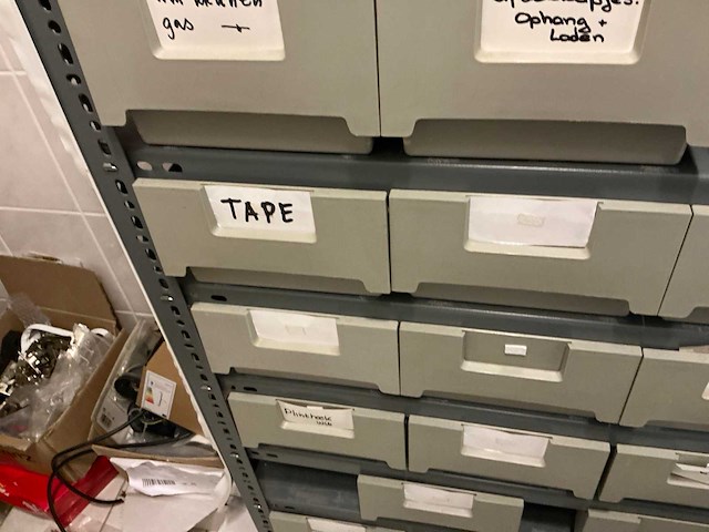 Inhoud magazijnruimte - afbeelding 8 van  12