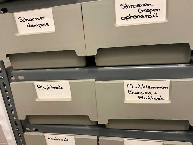 Inhoud magazijnruimte - afbeelding 9 van  12