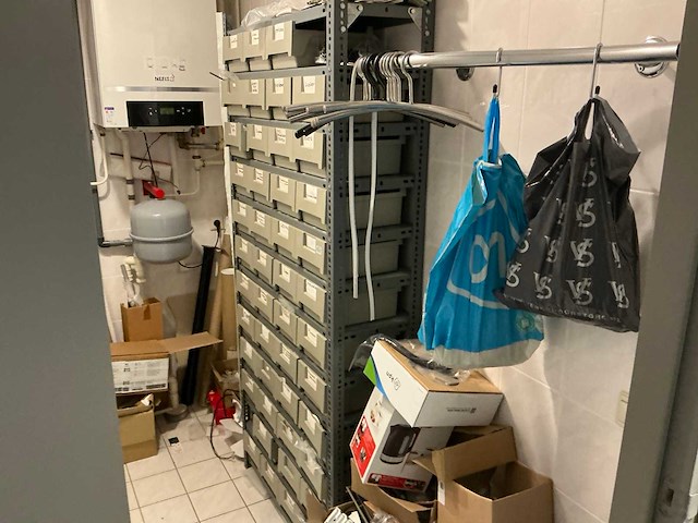 Inhoud magazijnruimte - afbeelding 1 van  12