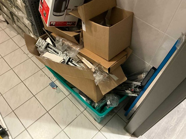 Inhoud magazijnruimte - afbeelding 3 van  12