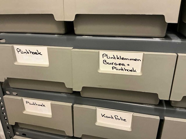 Inhoud magazijnruimte - afbeelding 6 van  12