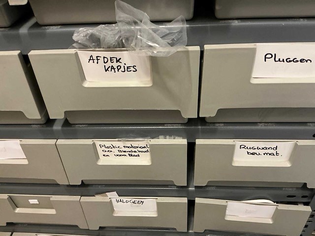 Inhoud magazijnruimte - afbeelding 7 van  12