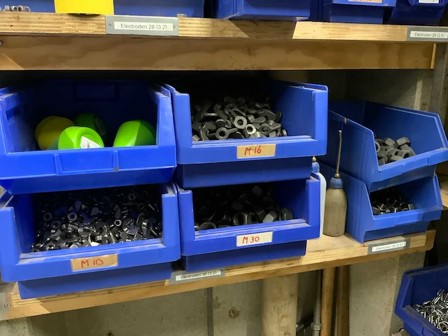 Inhoud magazijnruimte - afbeelding 20 van  36