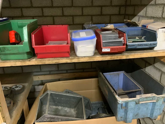 Inhoud magazijnruimte - afbeelding 27 van  36