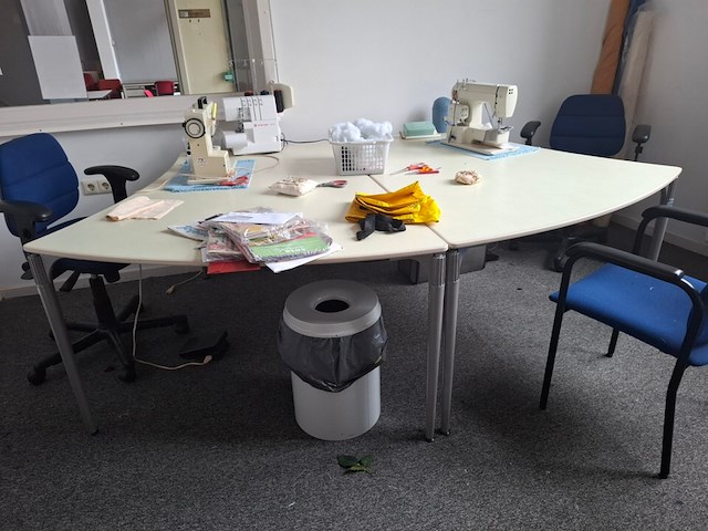 Inhoud naaiatelier , met o.a. 2x nostalgische houten ladekast - afbeelding 5 van  12