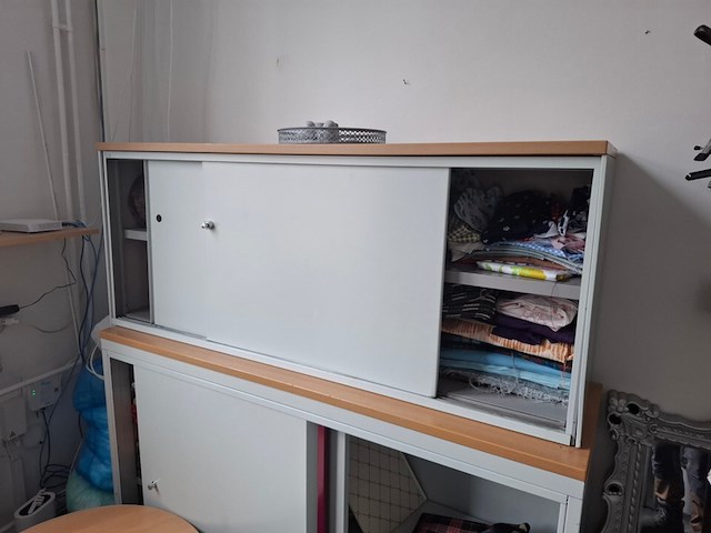 Inhoud naaiatelier , met o.a. 2x nostalgische houten ladekast - afbeelding 11 van  12