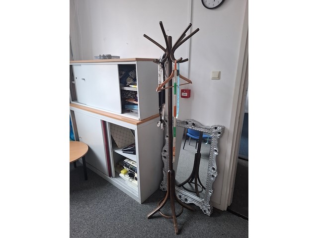 Inhoud naaiatelier , met o.a. 2x nostalgische houten ladekast - afbeelding 12 van  12