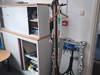Inhoud naaiatelier , met o.a. 2x nostalgische houten ladekast - afbeelding 12 van  12