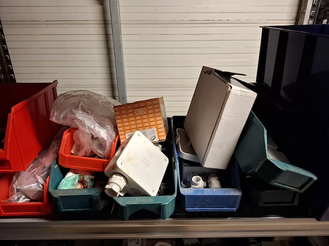 Inhoud onderdelen magazijn - afbeelding 33 van  56