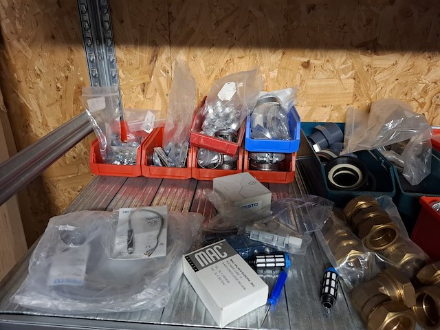 Inhoud onderdelen magazijn - afbeelding 53 van  56