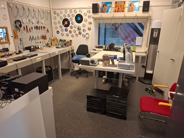 Inhoud repair café - afbeelding 1 van  26