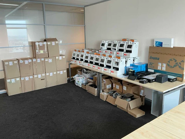 Inhoud reparatie kamer - afbeelding 1 van  18