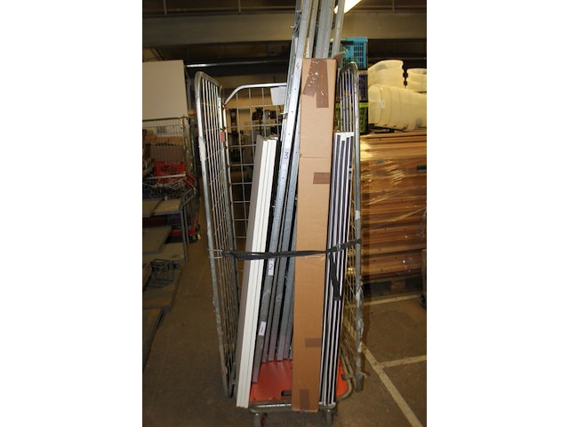 Inhoud rolcontainer - afbeelding 1 van  9