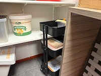 Inhoud ruimte met diverse horeca benodigdheden - afbeelding 11 van  14