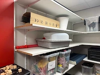 Inhoud ruimte met diverse horeca benodigdheden - afbeelding 14 van  14