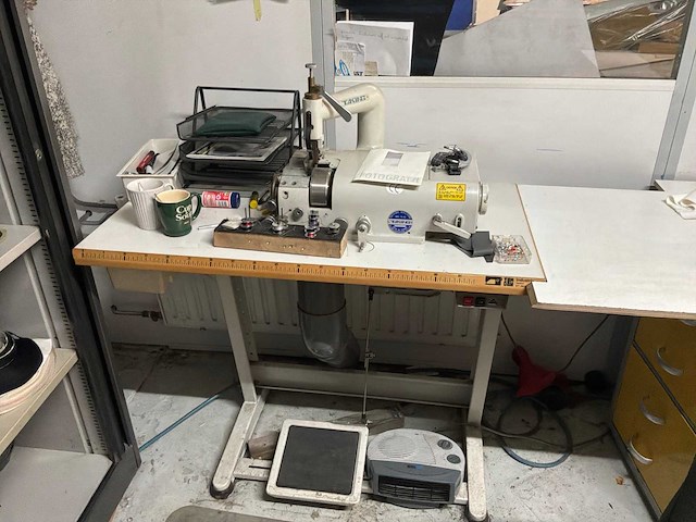 Inhoud ruimte naai atelier - afbeelding 2 van  14