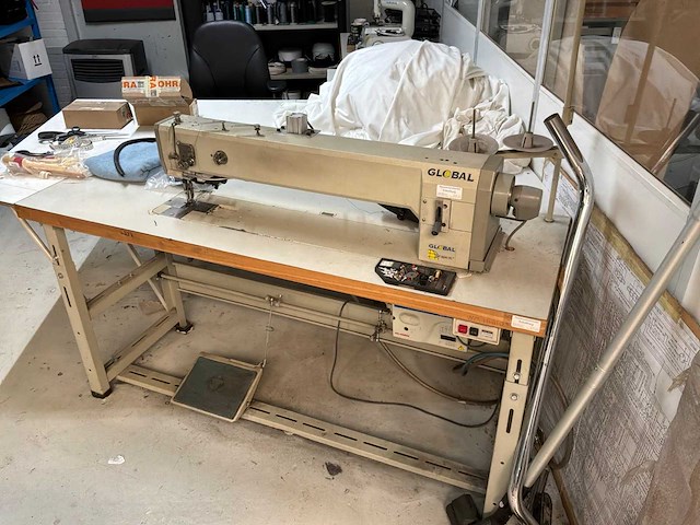 Inhoud ruimte naai atelier - afbeelding 7 van  14