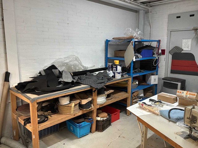 Inhoud ruimte naai atelier - afbeelding 10 van  14