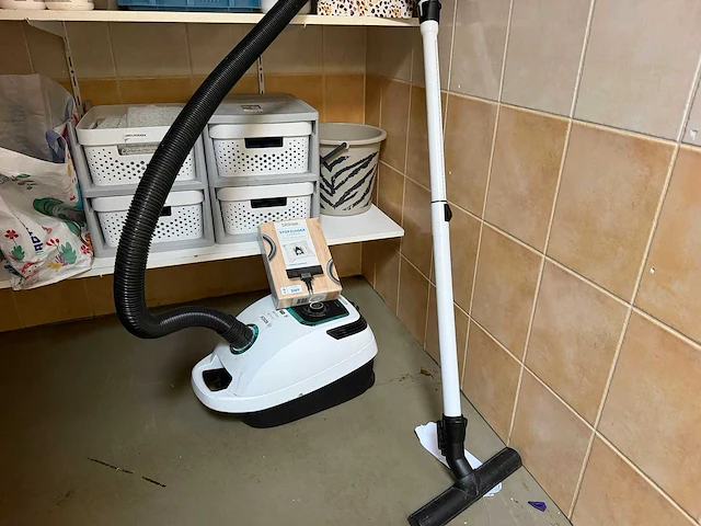 Inhoud ruimte schoonmaakartikelen - afbeelding 3 van  7