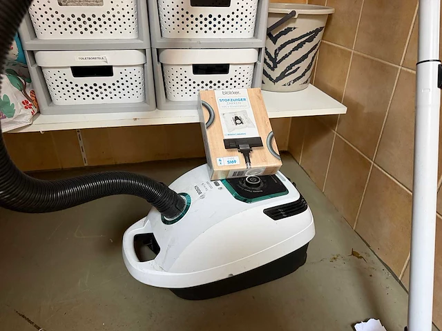Inhoud ruimte schoonmaakartikelen - afbeelding 4 van  7