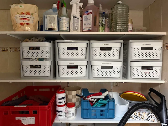 Inhoud ruimte schoonmaakartikelen - afbeelding 6 van  7