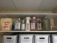 Inhoud ruimte schoonmaakartikelen - afbeelding 7 van  7