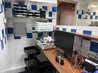 Inhoud ruimte w.o. printer, scherm, kantoorartikelen