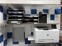 Inhoud ruimte w.o. printer, scherm, kantoorartikelen - afbeelding 5 van  12