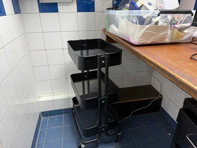 Inhoud ruimte w.o. printer, scherm, kantoorartikelen - afbeelding 8 van  12