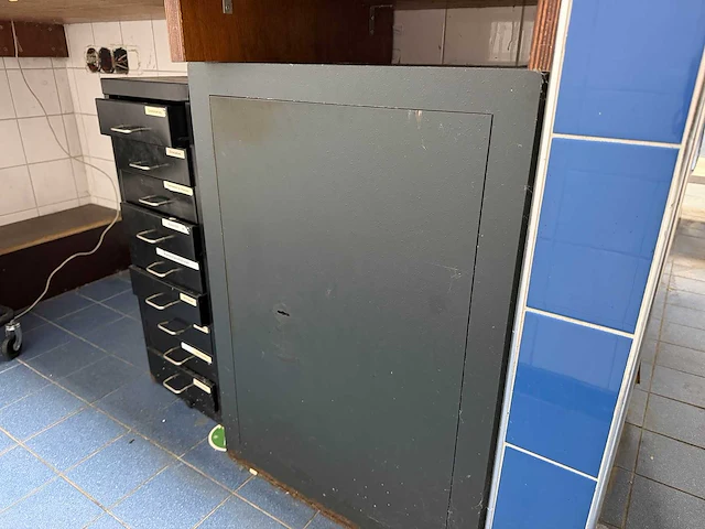 Inhoud ruimte w.o. printer, scherm, kantoorartikelen - afbeelding 10 van  12