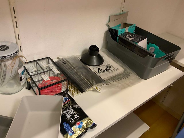 Inhoud schoonmaak en voorraadkast - afbeelding 2 van  12