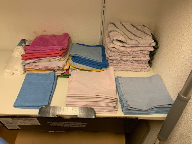 Inhoud schoonmaak en voorraadkast - afbeelding 7 van  12