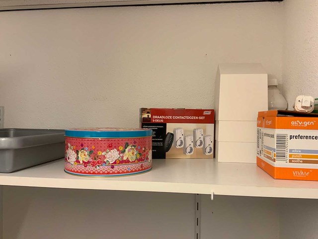 Inhoud schoonmaak en voorraadkast - afbeelding 9 van  12