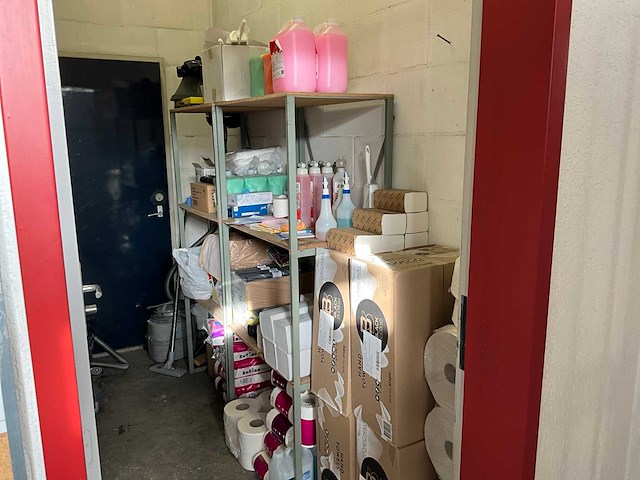 Inhoud schoonmaak ruimte - afbeelding 1 van  8