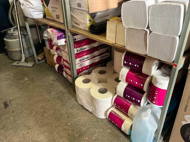 Inhoud schoonmaak ruimte - afbeelding 3 van  8