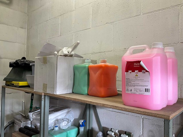 Inhoud schoonmaak ruimte - afbeelding 6 van  8