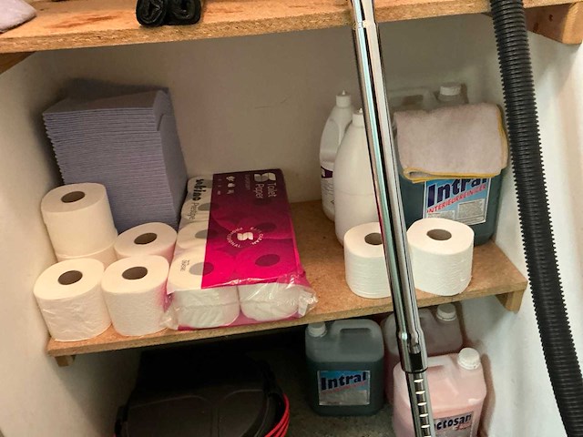 Inhoud schoonmaak ruimte - afbeelding 2 van  8
