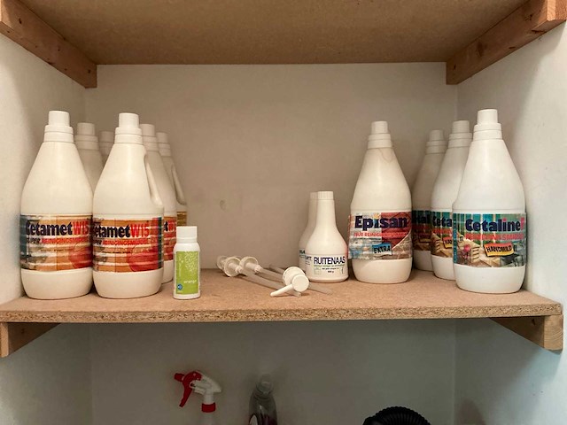 Inhoud schoonmaak ruimte - afbeelding 3 van  8