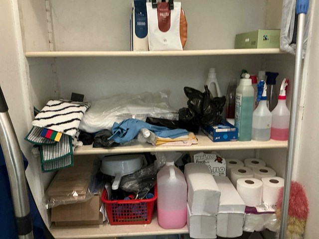 Inhoud schoonmaak ruimte - afbeelding 3 van  6