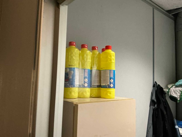 Inhoud schoonmaakhok en opslagruimte - afbeelding 2 van  10