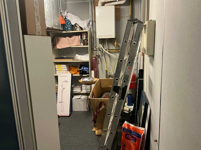 Inhoud schoonmaakhok en opslagruimte - afbeelding 1 van  10