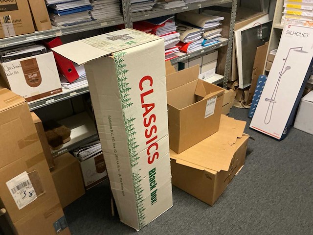 Inhoud schoonmaakhok en opslagruimte - afbeelding 5 van  10