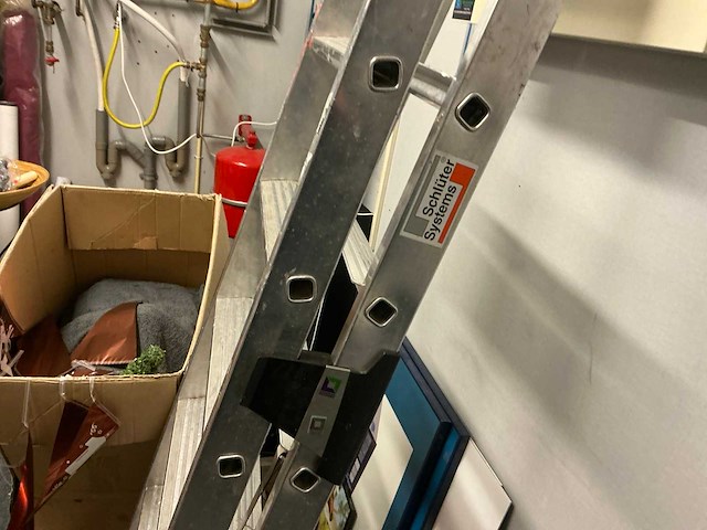 Inhoud schoonmaakhok en opslagruimte - afbeelding 7 van  10